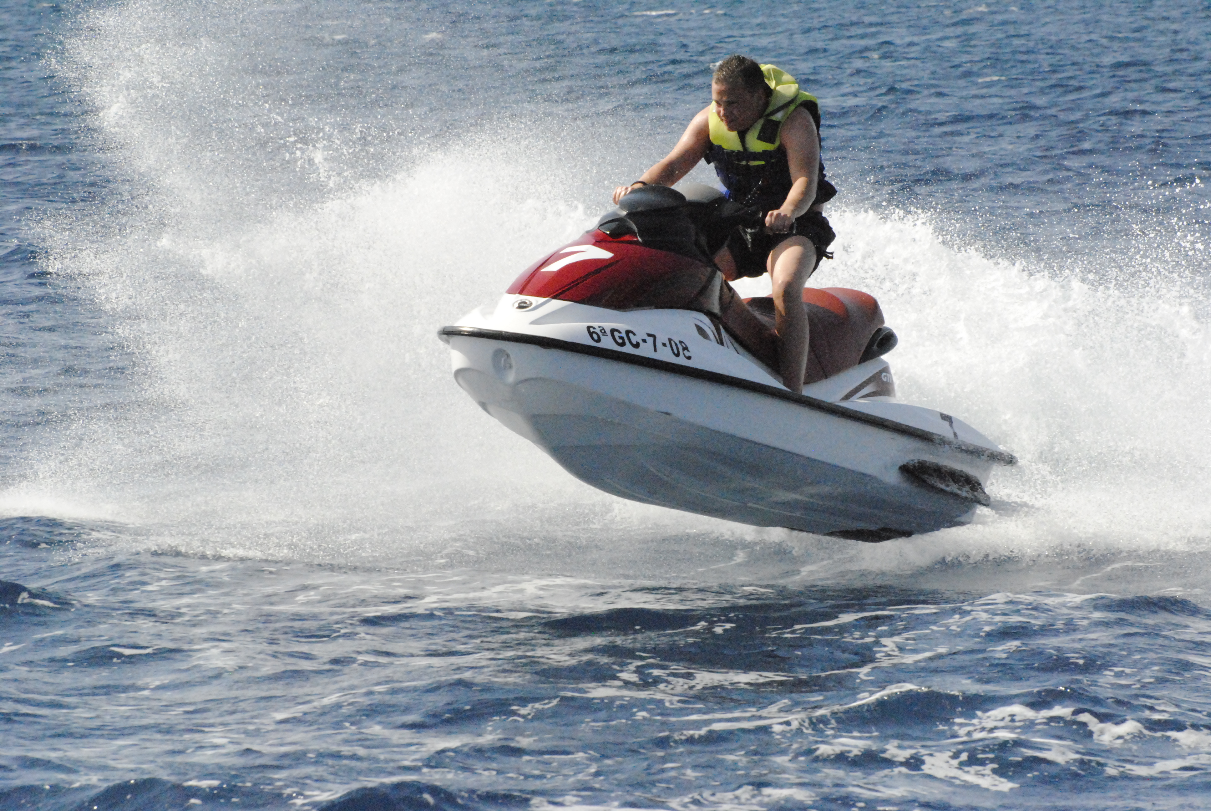 Selv om forskriften om bruk av vannscooter nå er opphevet, er bruken fortsatt regulert.